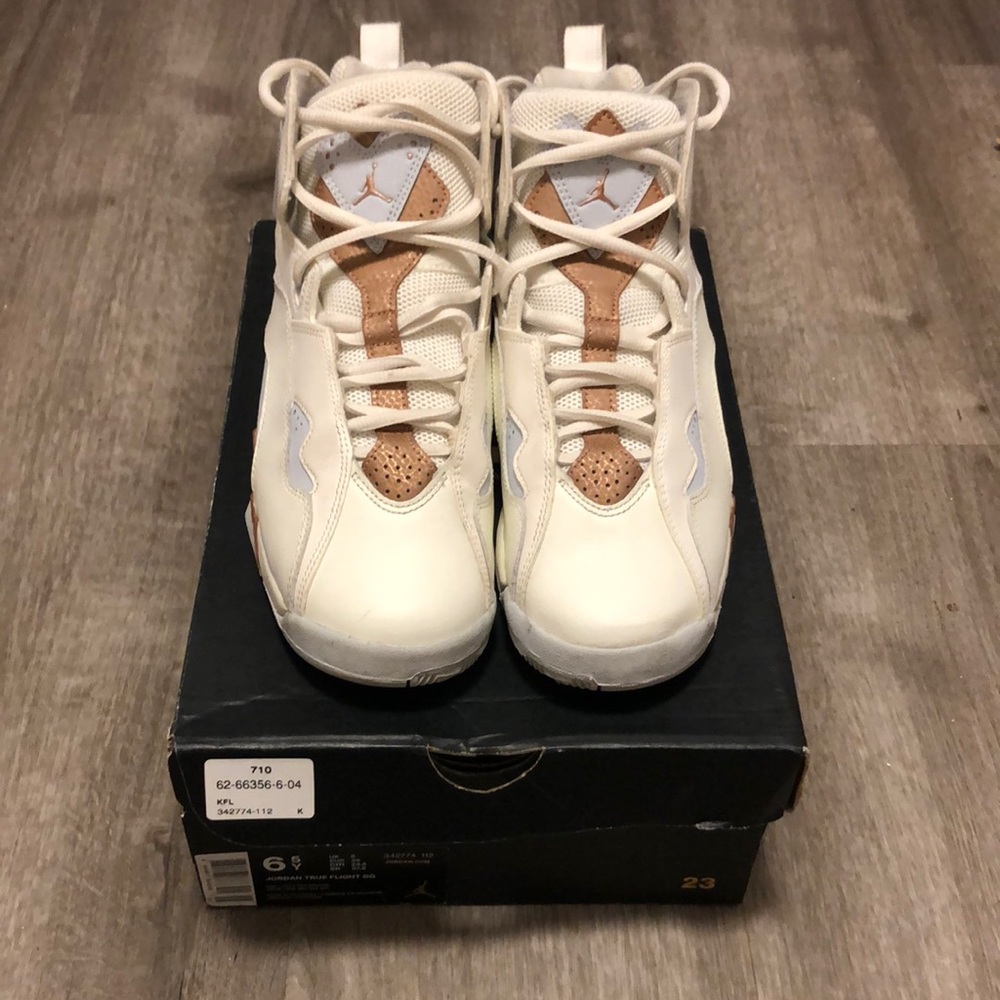 Jordan True Flight GG size 6.5 cream and gold